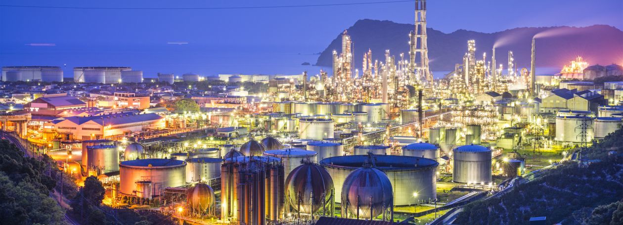 Refinery maintained with ultra-high-pressure water jetting