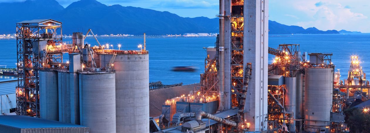 Yüksek basınçlı suyla temizlenen çimento fabrikası
