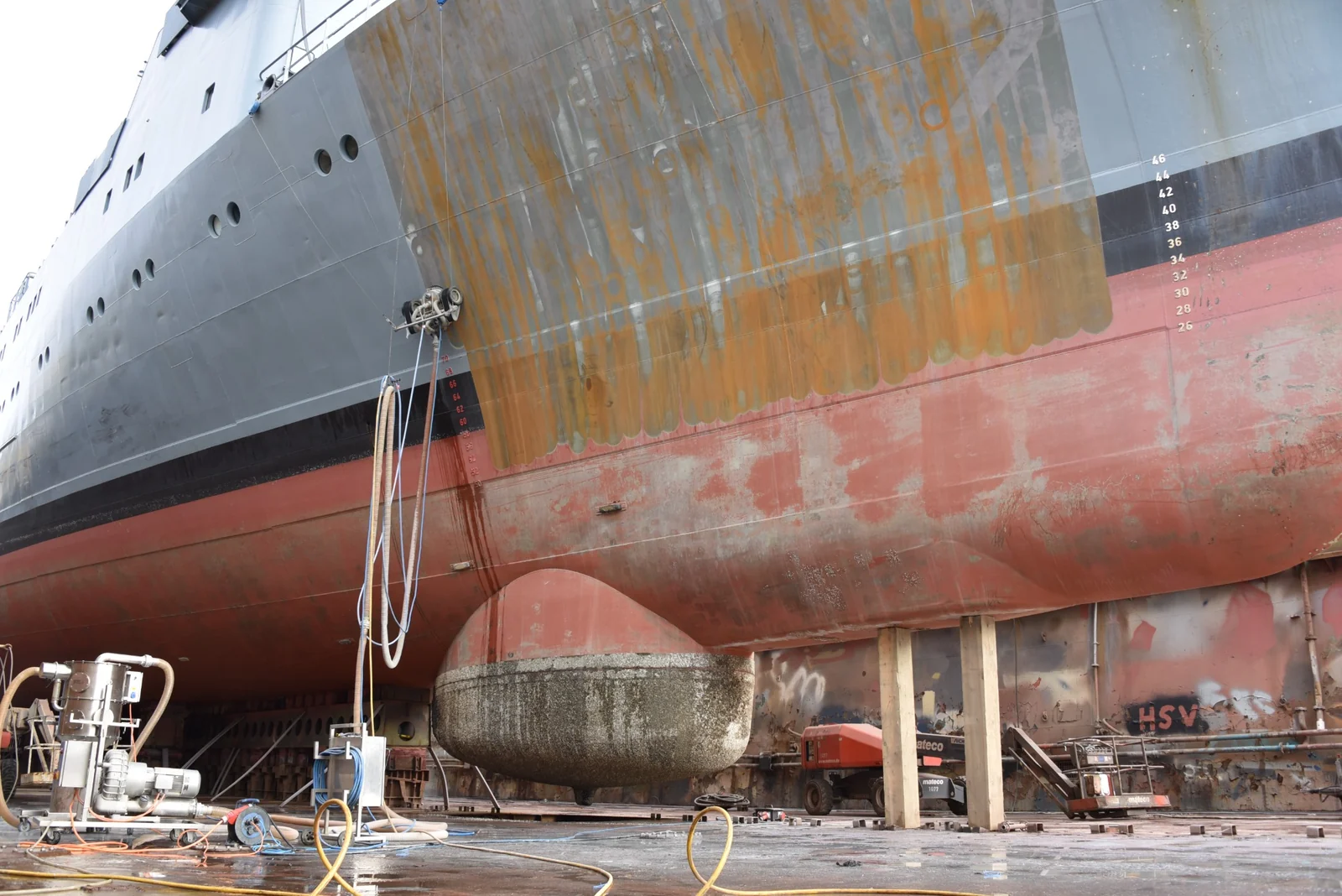 CUBE S3 cleaning a ship hull in dry dock